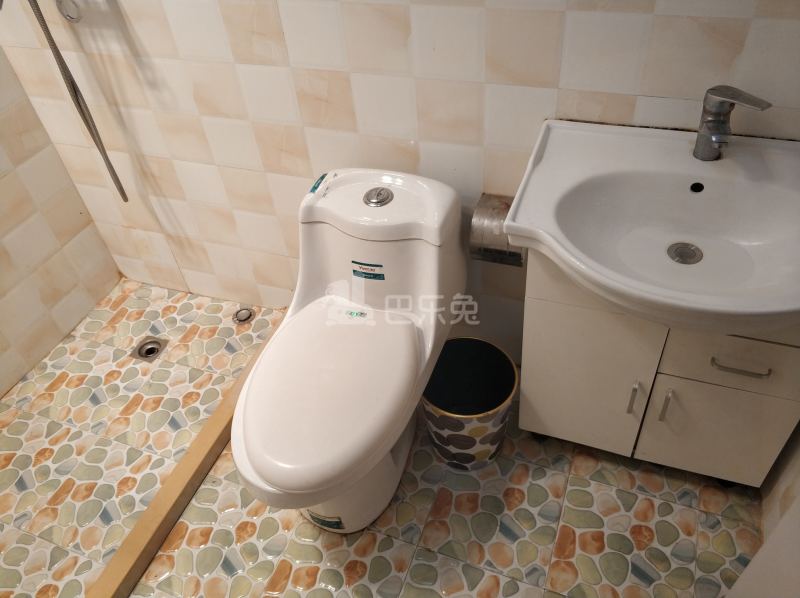 莘松三村169640卫生间图10