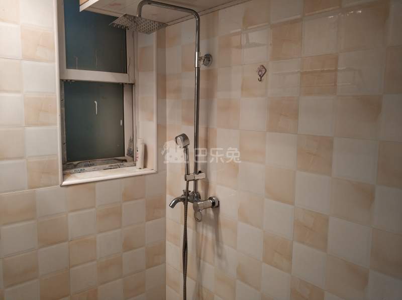 莘松三村169640卫生间图11