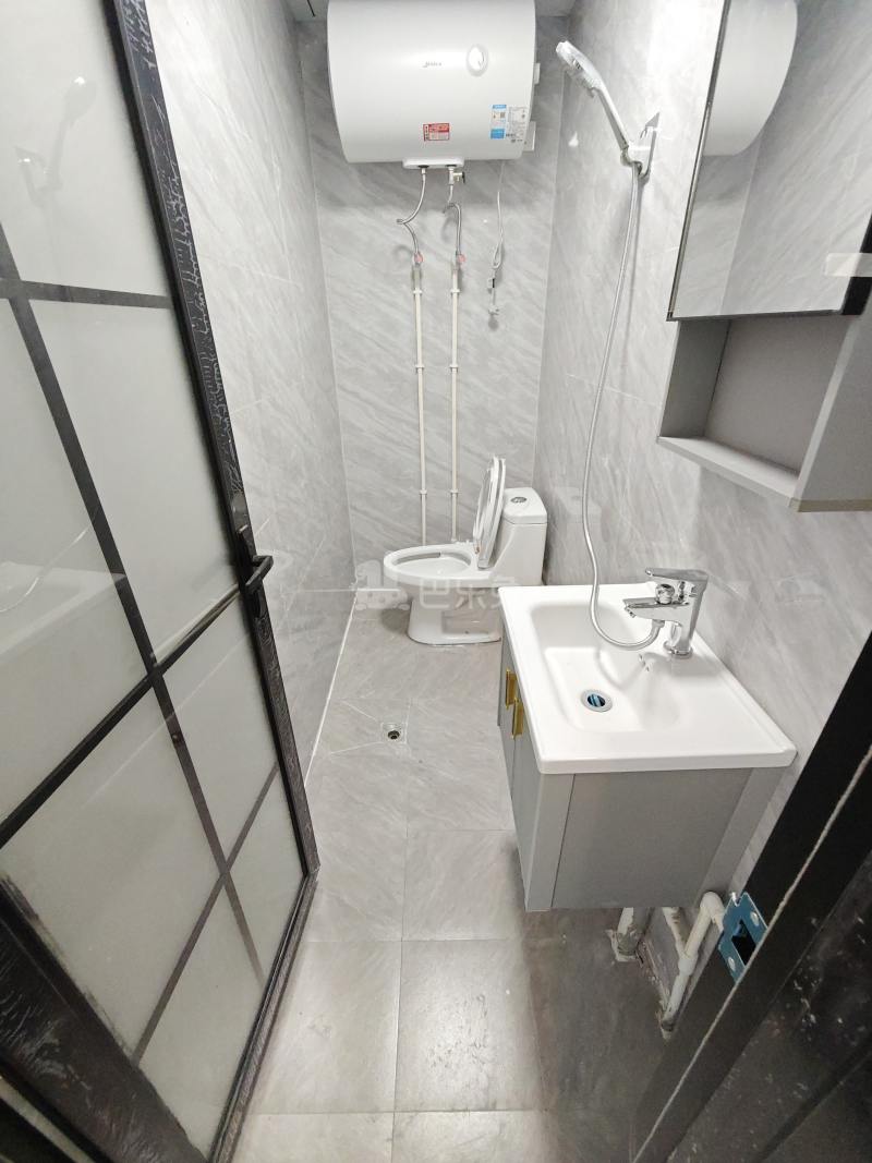 黄城花园东区17110997卫生间图6