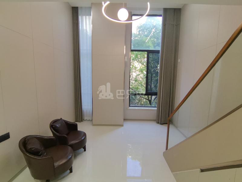 繁锦路920弄10号17127680卧室窗户图13