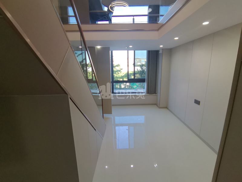 繁锦路920弄10号17127680客厅图4