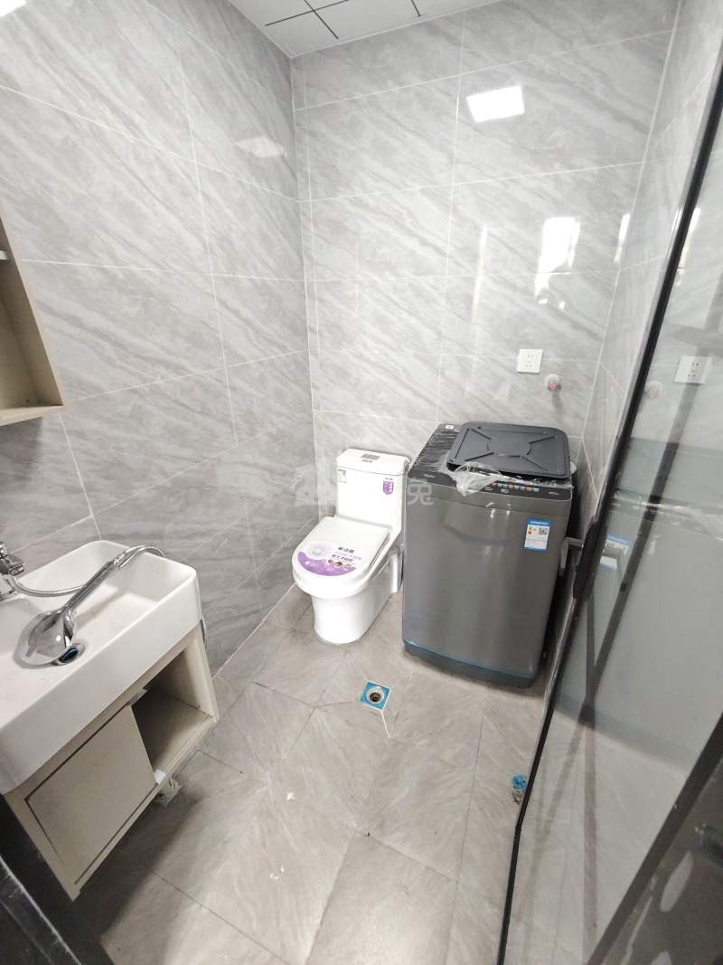 花苑新村17371636卫生间图6