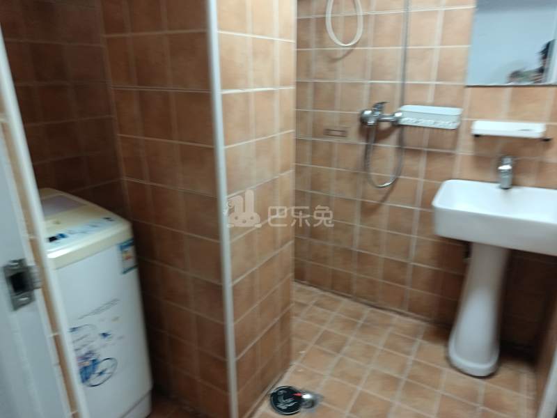 海虹小区1782701卫生间图5