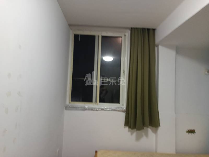 海虹小区1782701卧室窗户图6