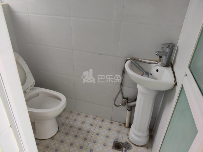 通协小区1794898卫生间图5