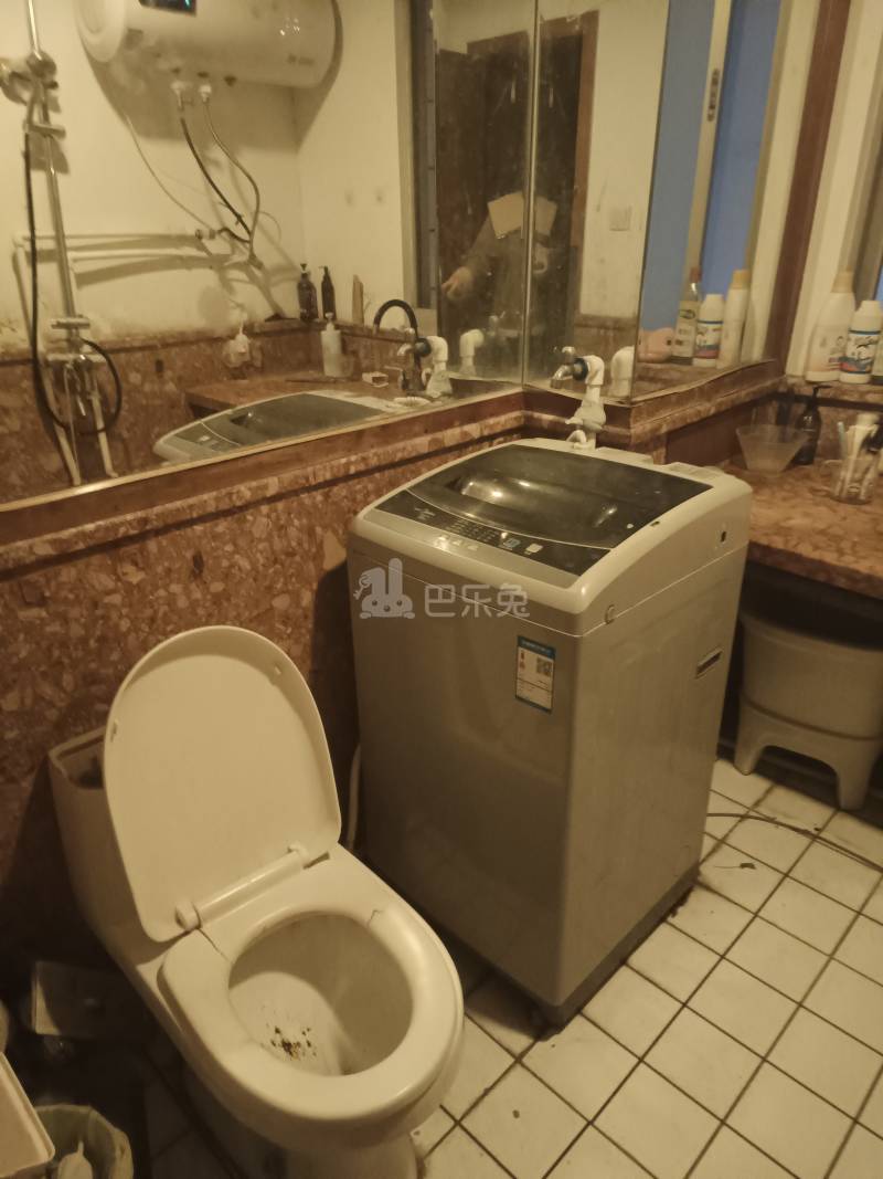 银霄大厦A楼18124849卫生间图8