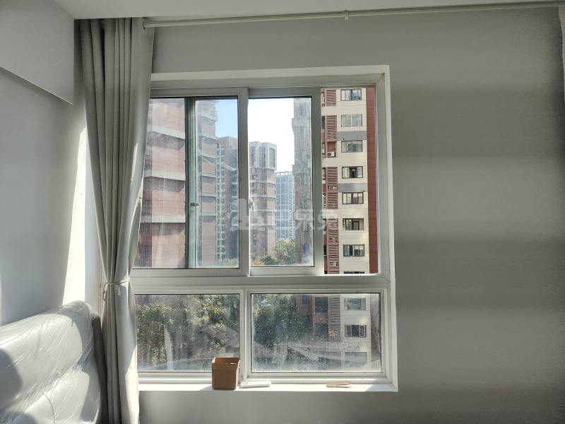 枫树林景苑南区18128935卧室窗户图7