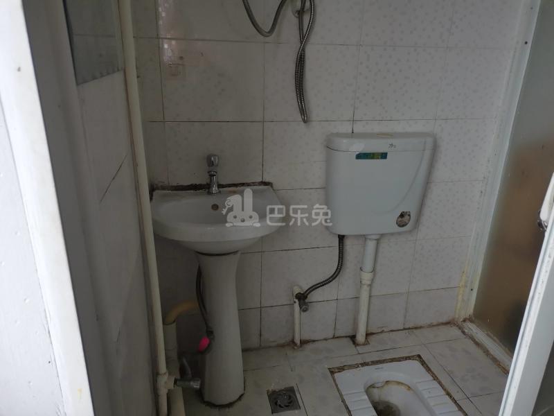 浩城华苑1821816卫生间图8