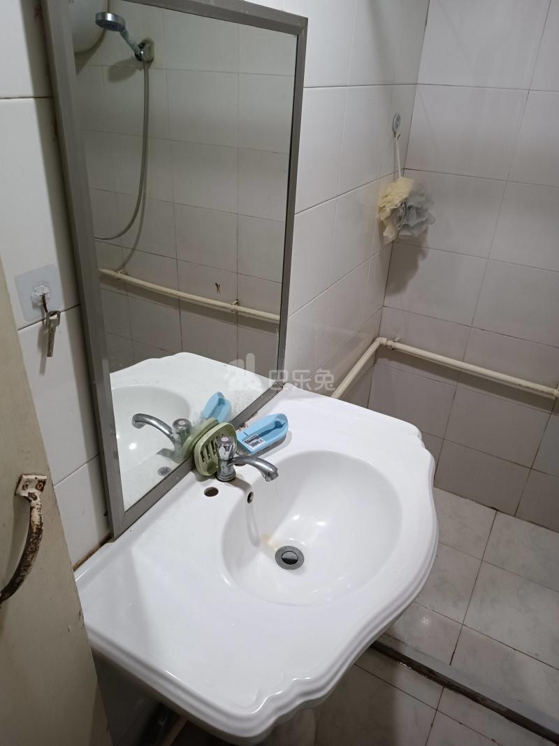 浩城华苑1821816卫生间图3