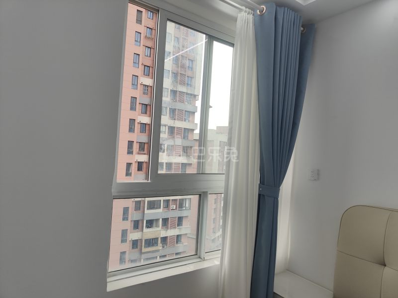 枫树林景苑北区18260271卧室窗户图10