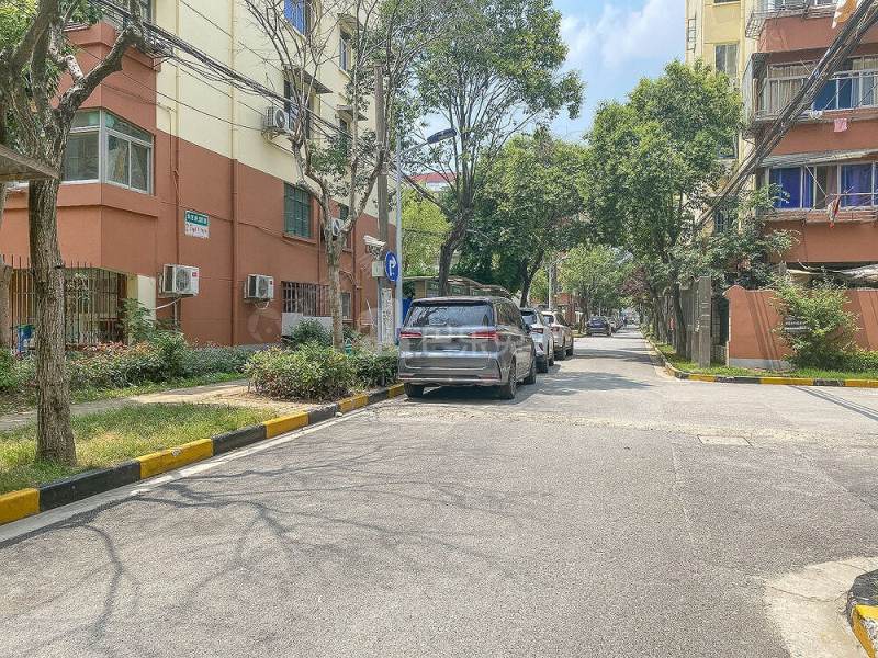 华泾五村18280629周边环境图1