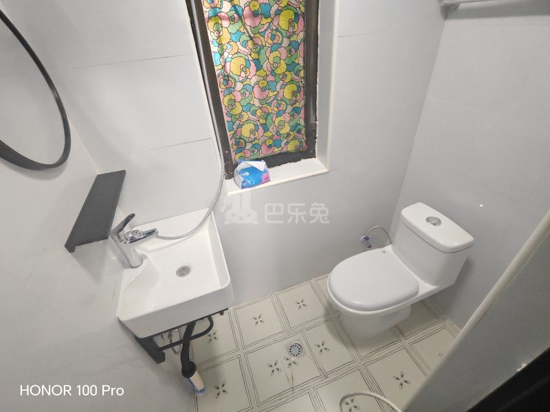 杨泰三村东区18305616卫生间图5