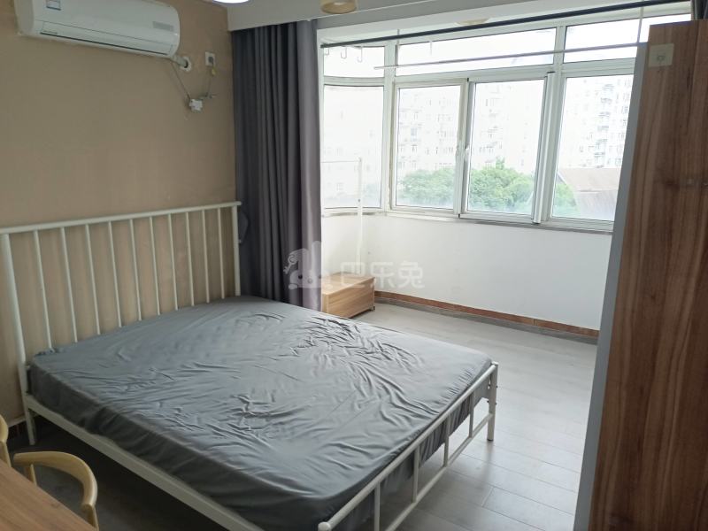 银霄大厦A楼1831592卧室图0