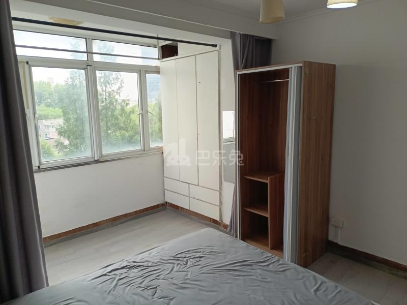 银霄大厦A楼1831592卧室图2