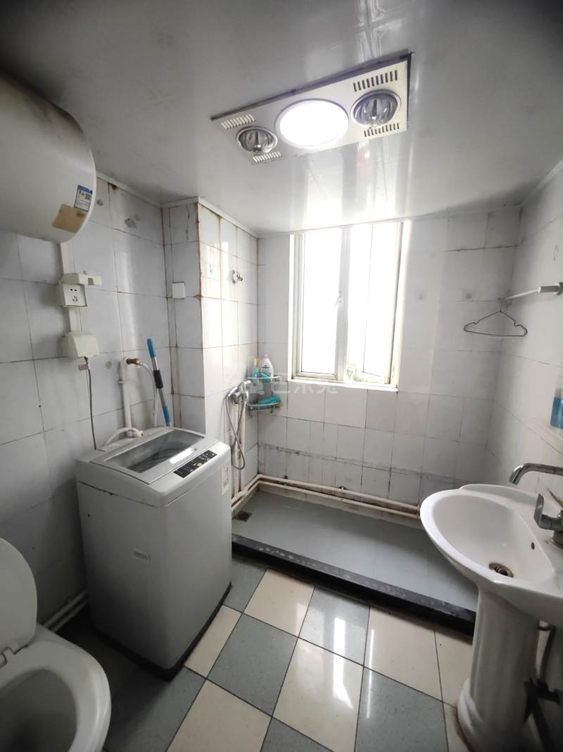 银霄大厦A楼1831592卫生间图8