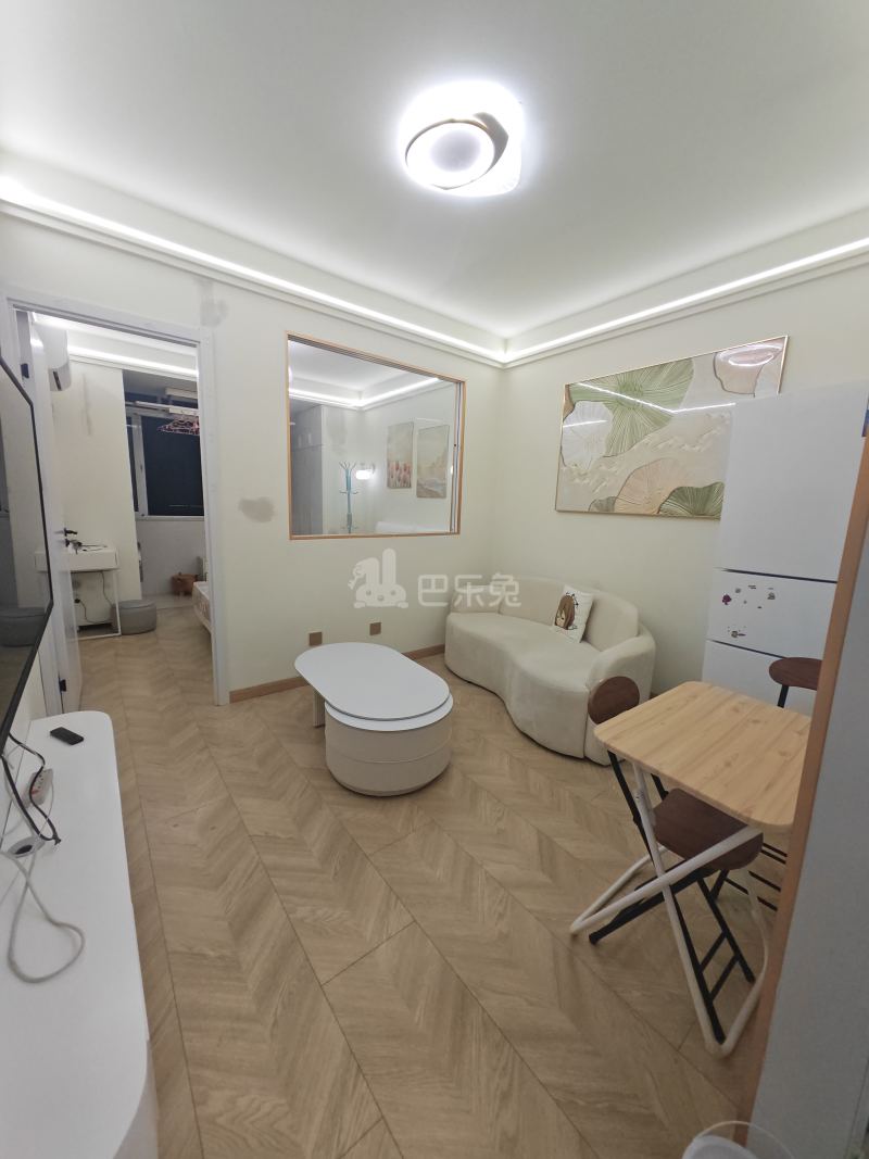 灵新小区（汶水东路510弄）18320289客厅图4