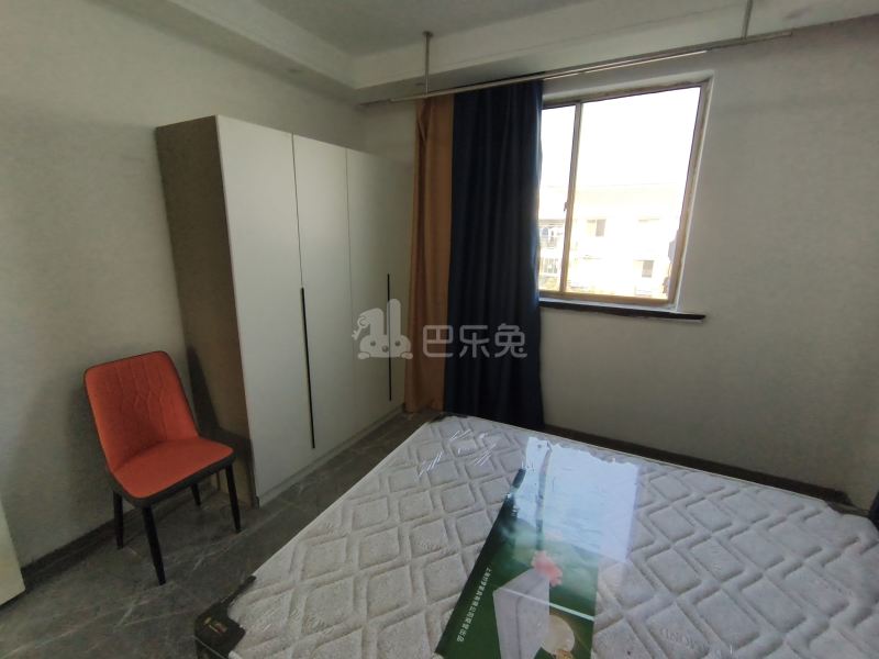 新青浦花苑一区18320388卧室图1