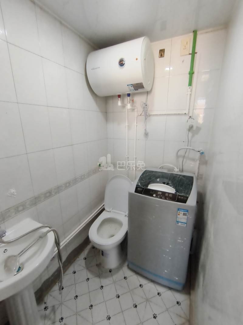 新青浦花苑一区18320388卫生间图4