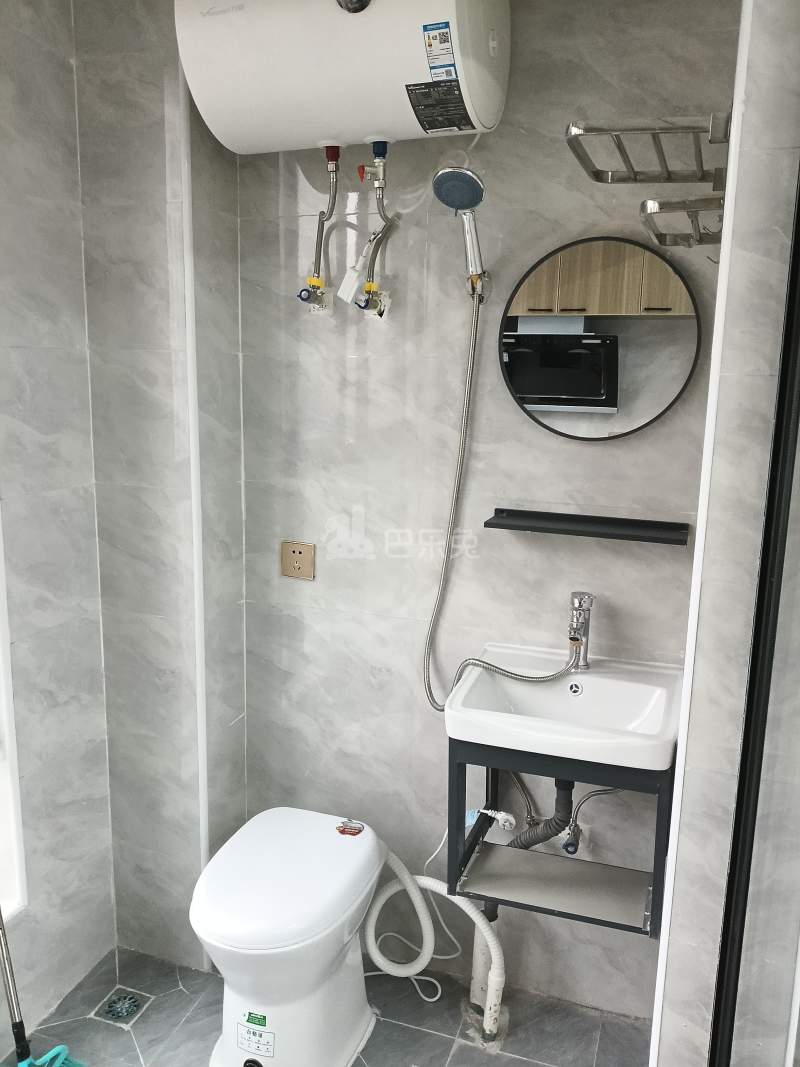 泗泾新苑西区18353117卫生间图6