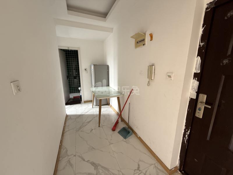 和家欣苑B区18362583客厅图8