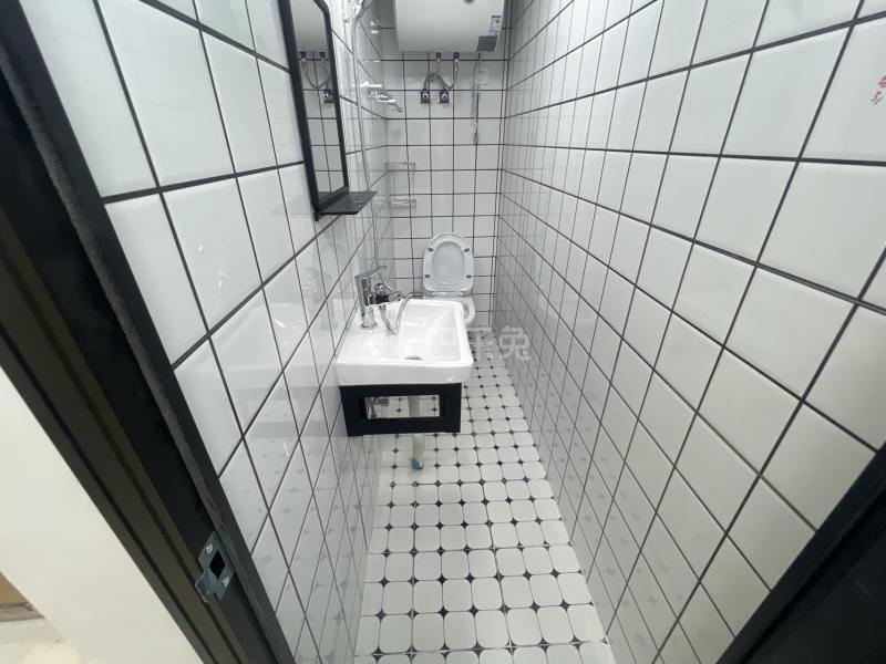 飘鹰锦和花园2期（西区）18372319卫生间图5