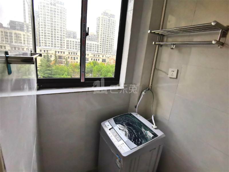 龙湖滟澜山二期澜轩18389556周边环境图0