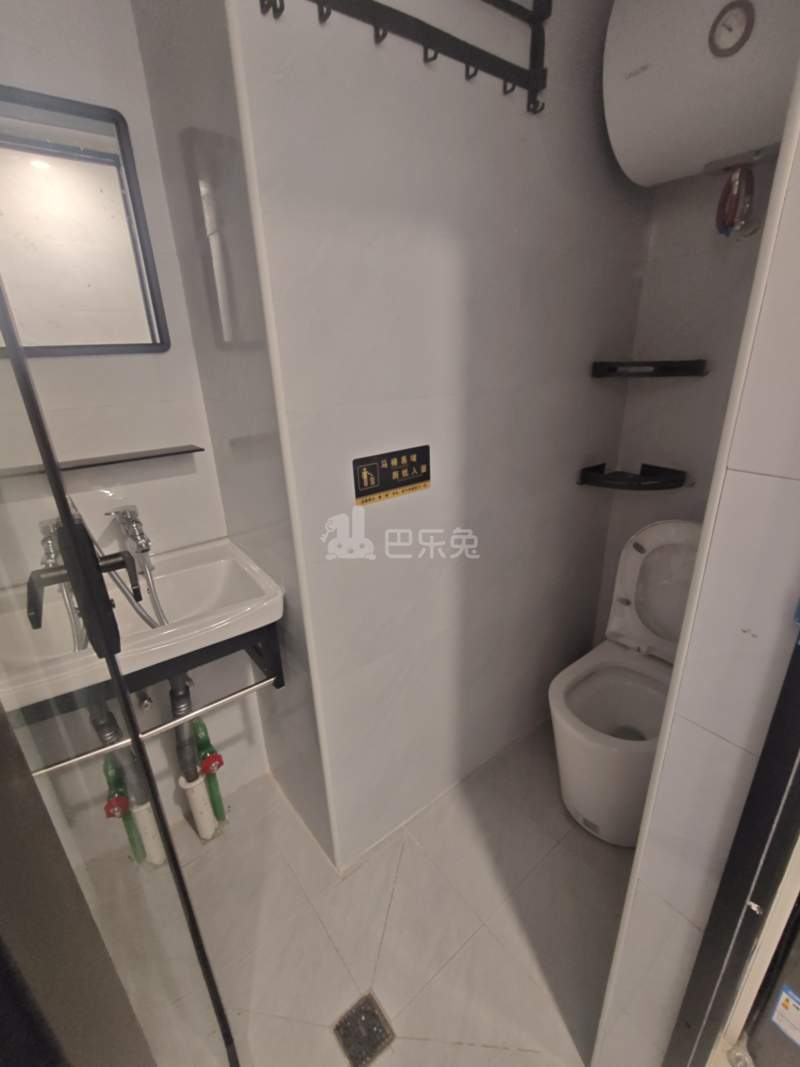 兴华小区18396093卫生间图5