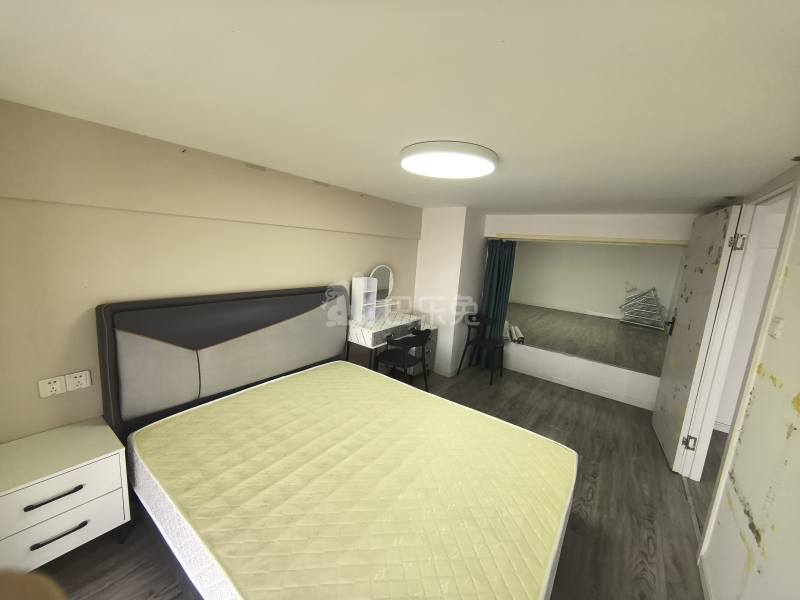 青浦绿地中心柏源晶舍18404002卧室图2