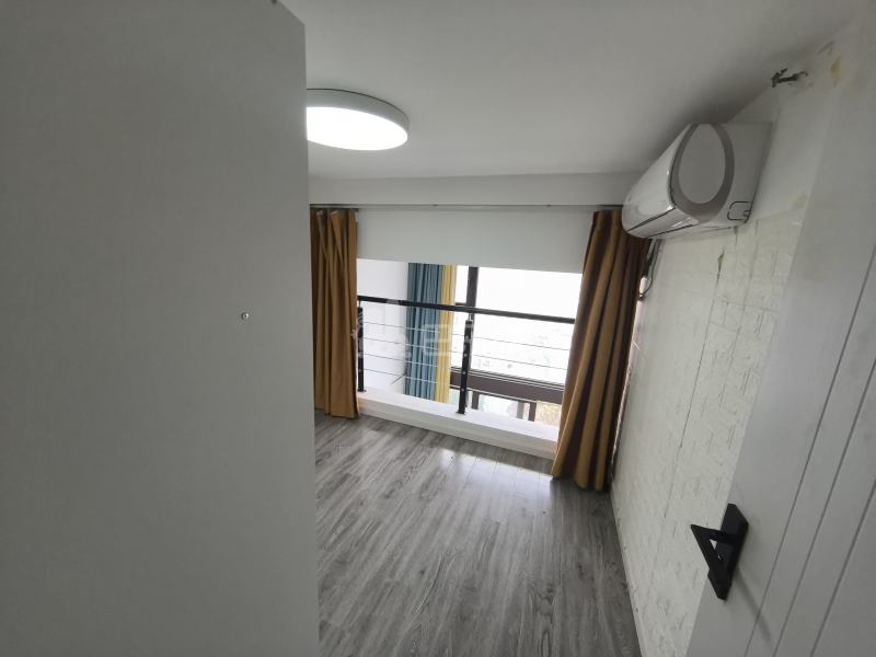 青浦绿地中心柏源晶舍18404002卧室图4