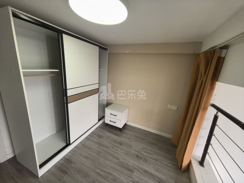 青浦绿地中心柏源晶舍18404002卧室图5