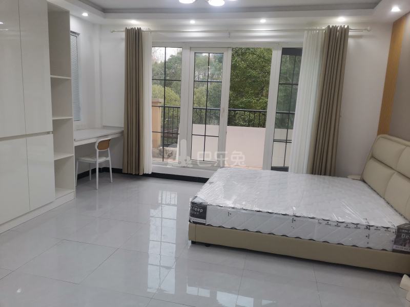 龙湖郦城（蓝湖郡）18413114卧室图1