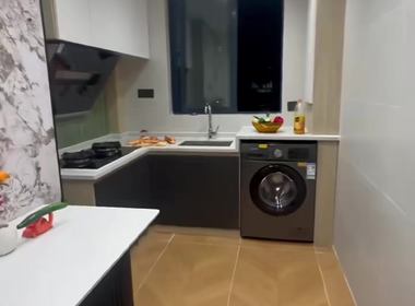 日月华庭 1室1厅0卫