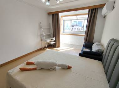 上外中山大楼 1室1厅1卫