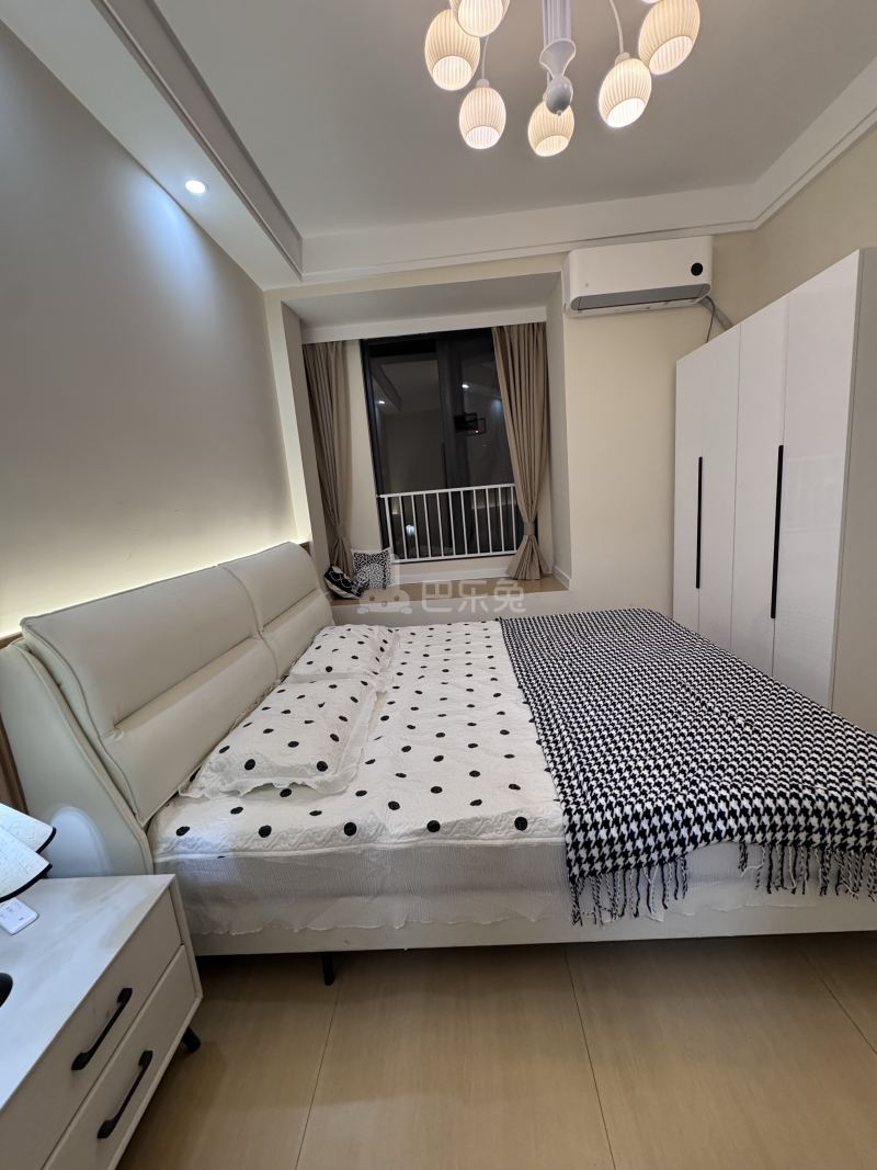 运初尚府18448556卧室图0