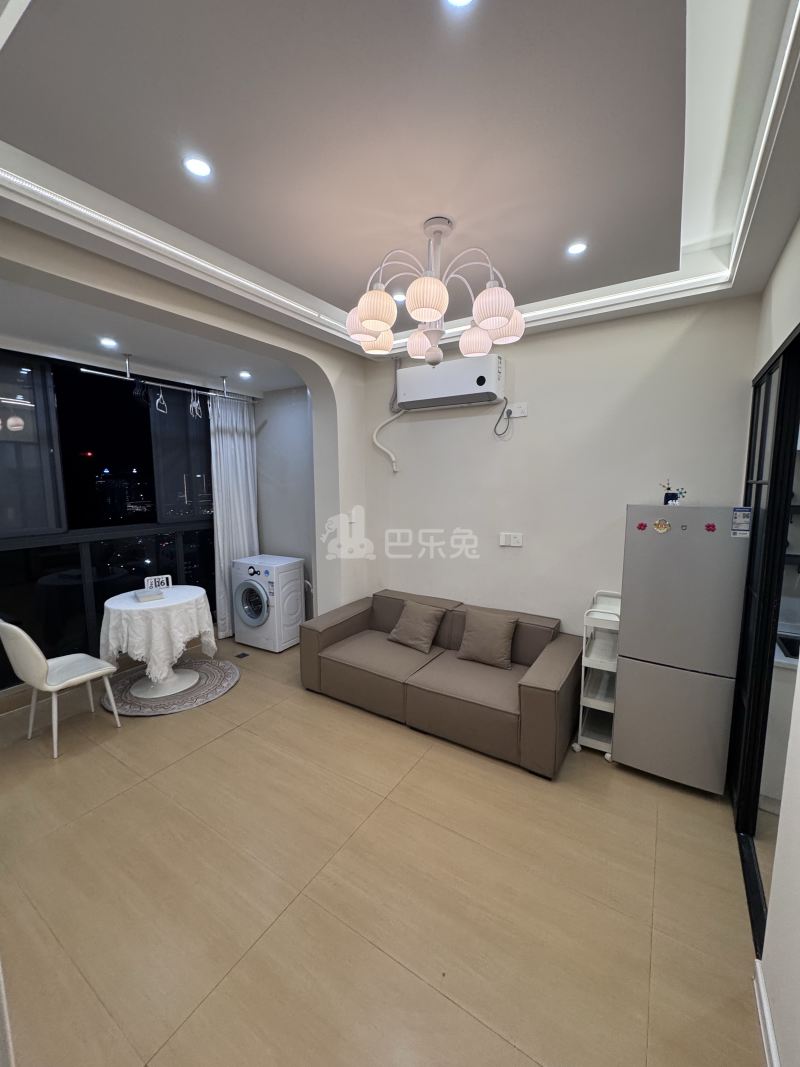 运初尚府18448556客厅图2