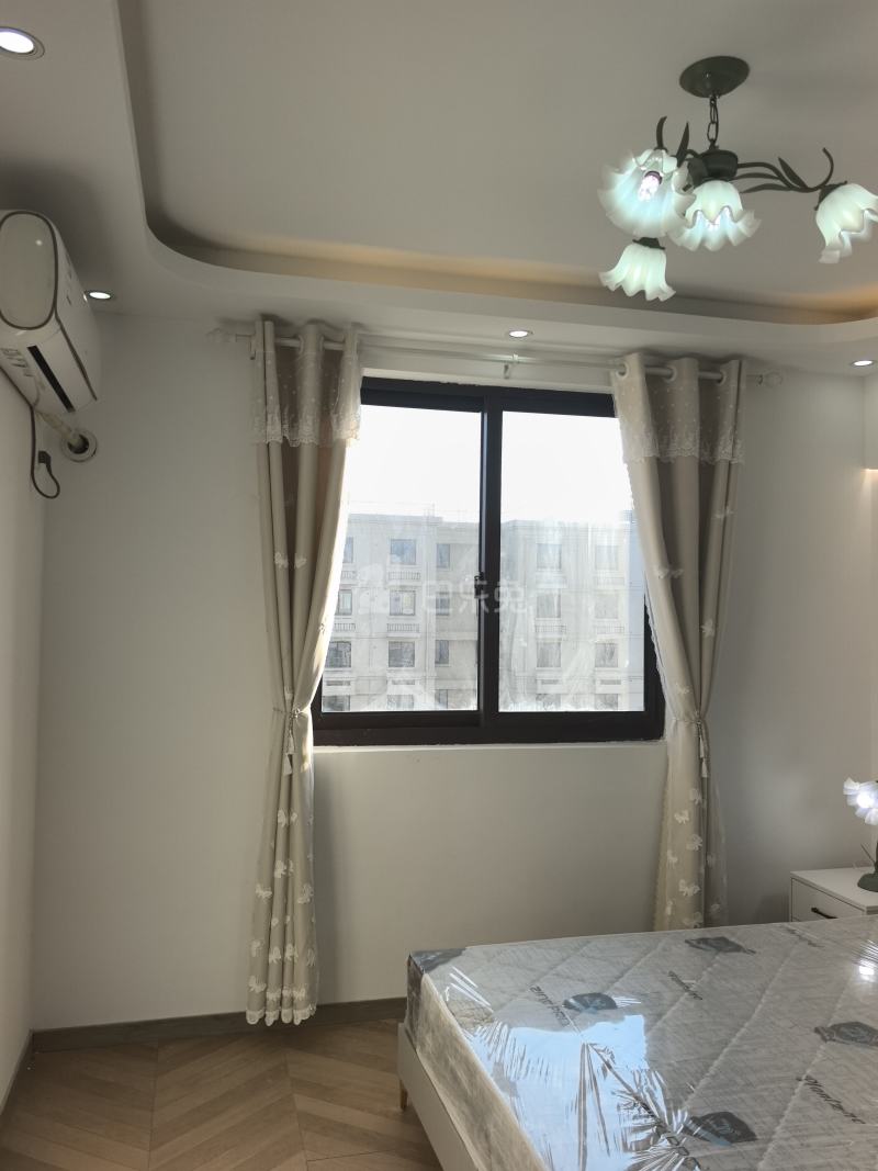 良景佳苑18448655卧室窗户图14