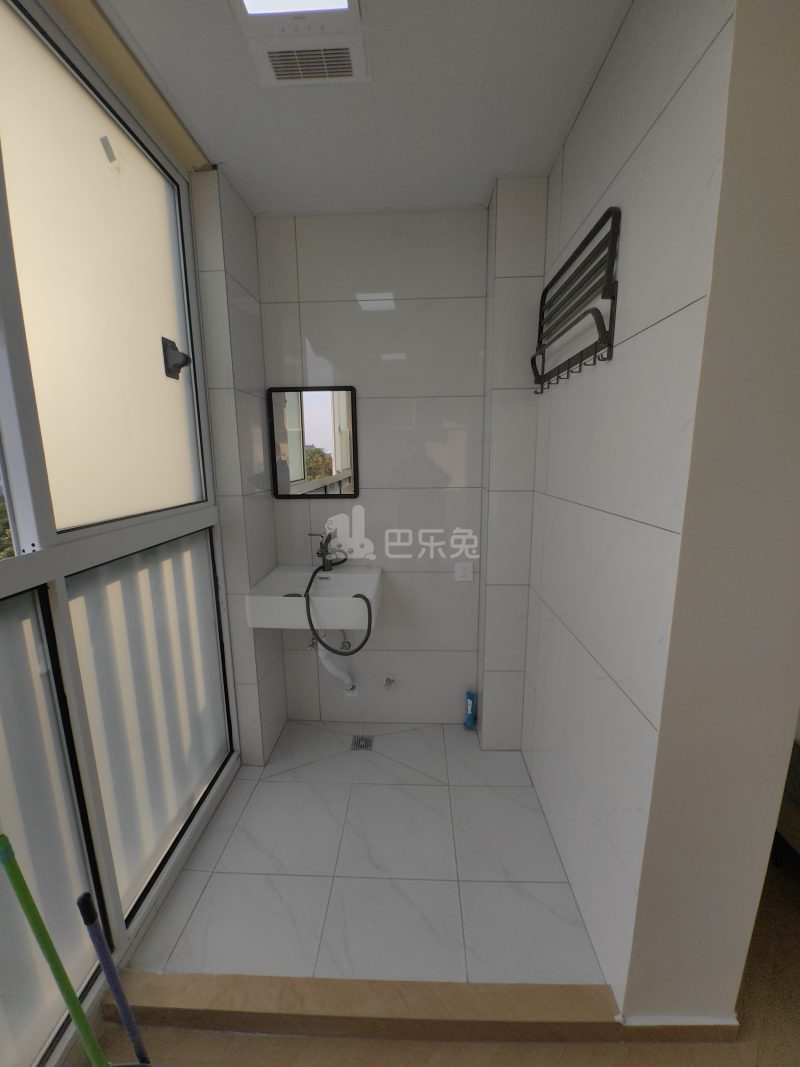 高行绿洲五期18472686卫生间图5