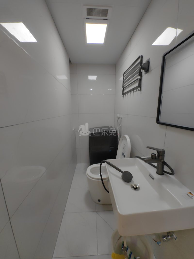 高行绿洲五期18472692卫生间图6
