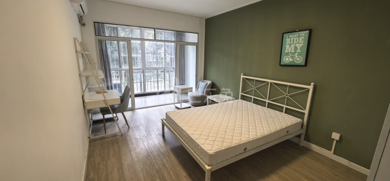 世纪花苑18485996客厅图0