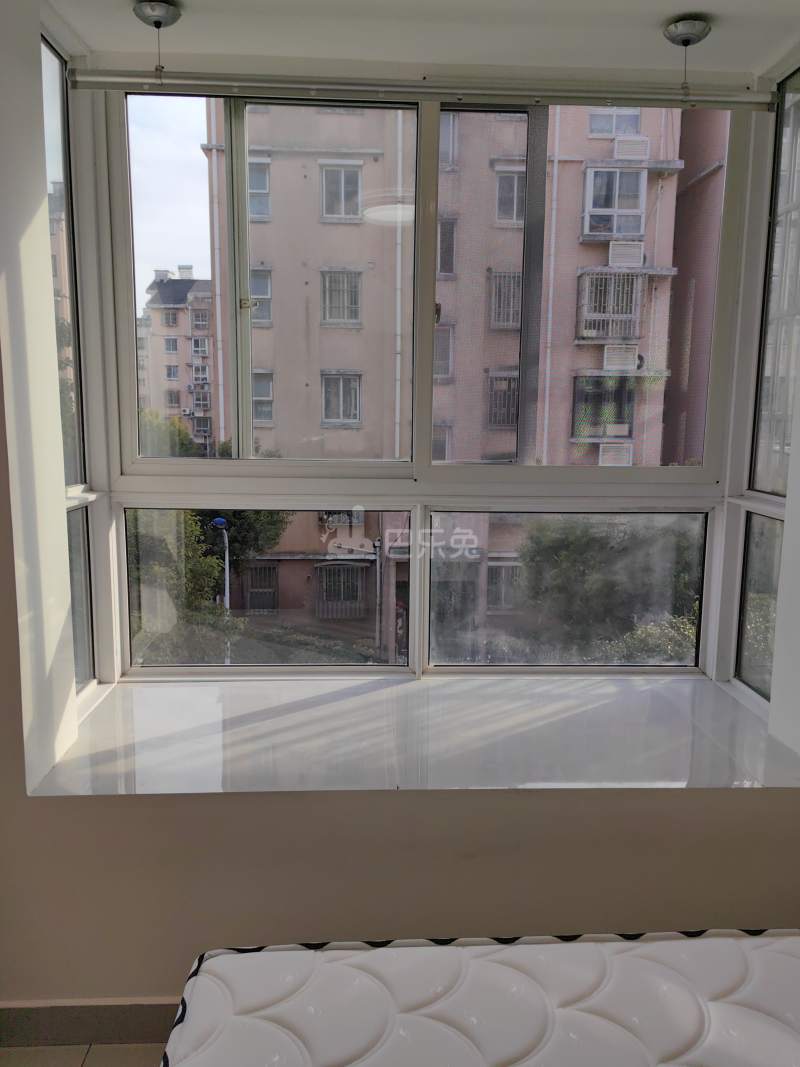 和龙新苑18571287卧室窗户图9