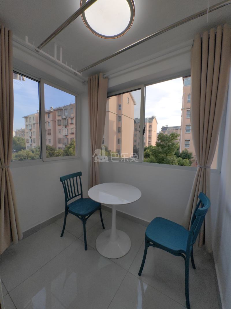 和龙新苑18571289卧室窗户图8