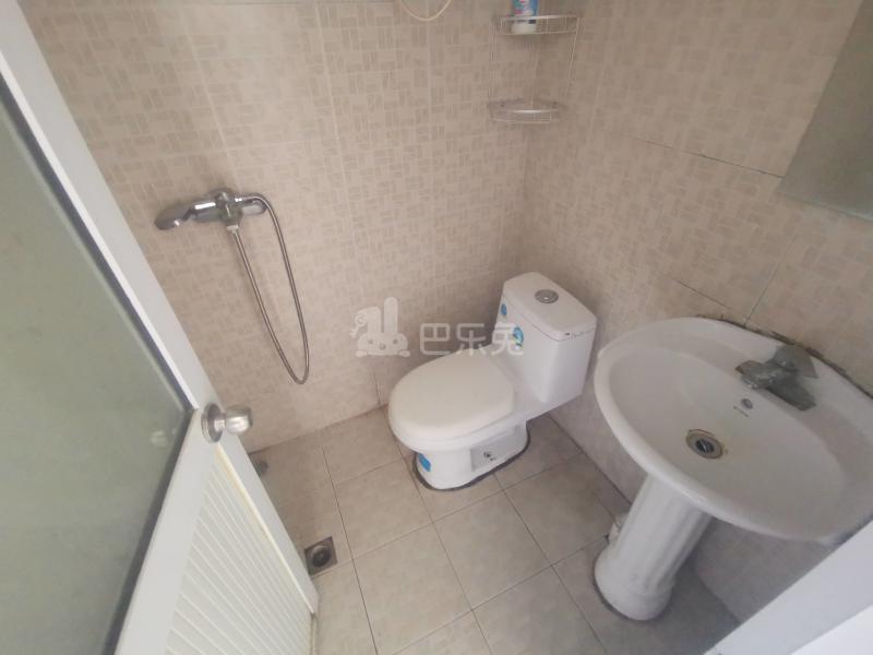 陆家角馨苑东区186440卫生间图5