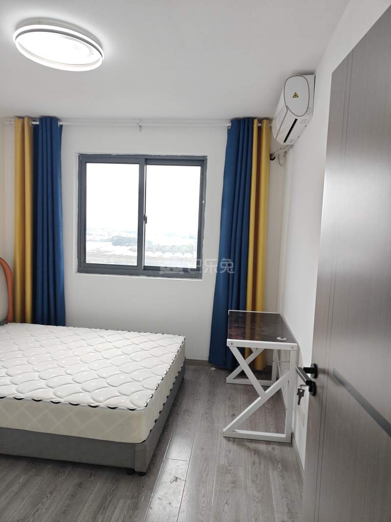 新场聚福里18706806卧室窗户图8