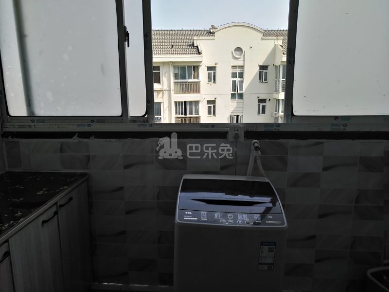 滨浦新苑四村197308卧室窗户图6