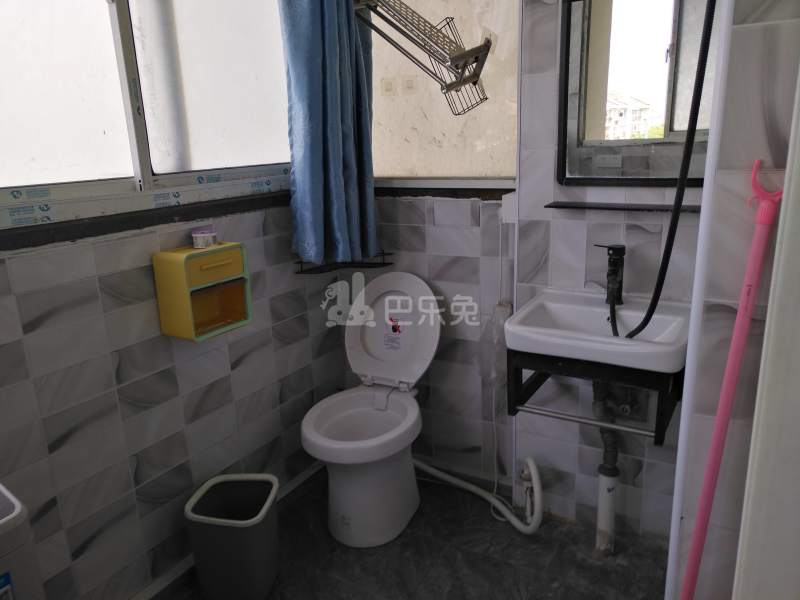 滨浦新苑四村197308卫生间图5