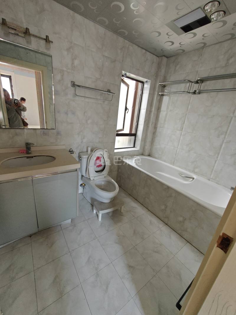 绿地布鲁斯小镇二期2164613卫生间图19