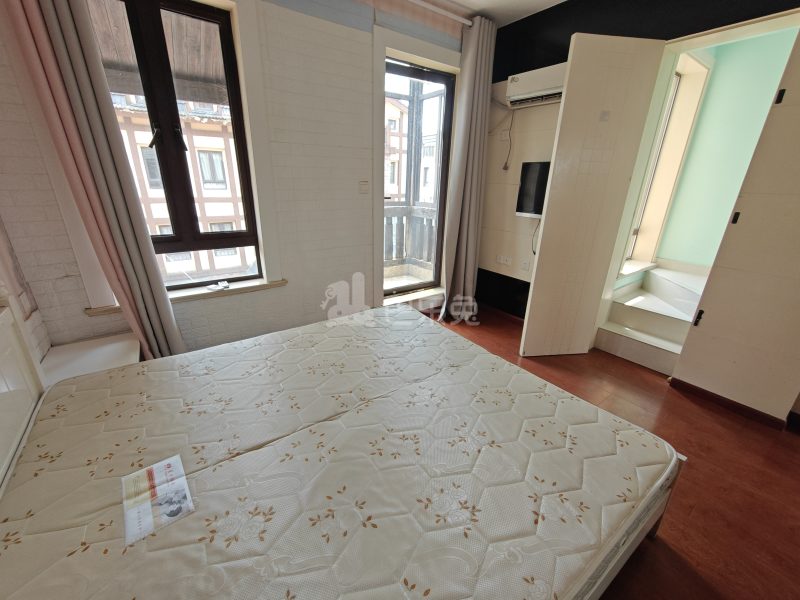 绿地布鲁斯小镇二期2164613卧室图2