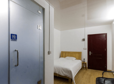 百川精品公寓 1室0厅1卫