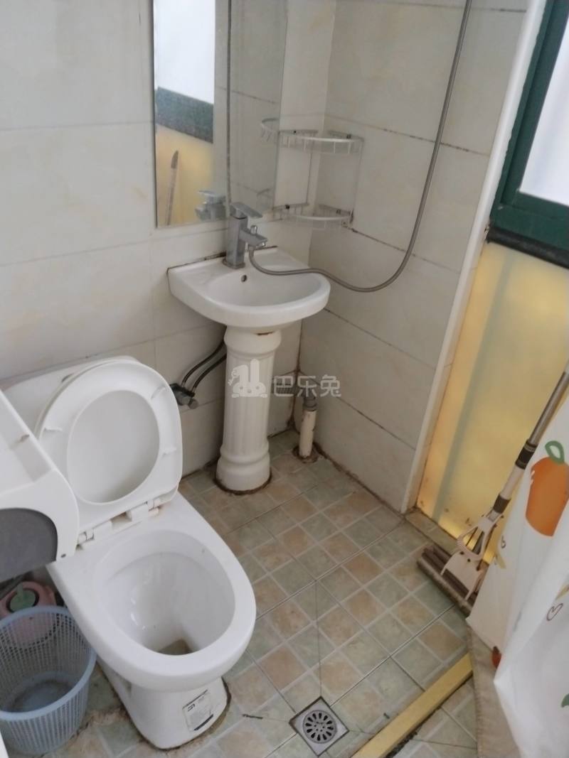 水清年华花园232245卫生间图5