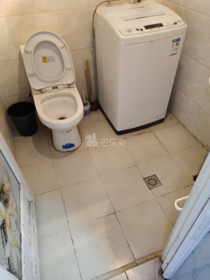 华绣路18弄小区2371628卫生间图13